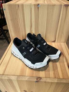 On Running Cloudultra Trail Running Sneakers Black White Women's Size 6.5